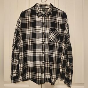 Womens Long Sleeve Plaid Flannel (Used)